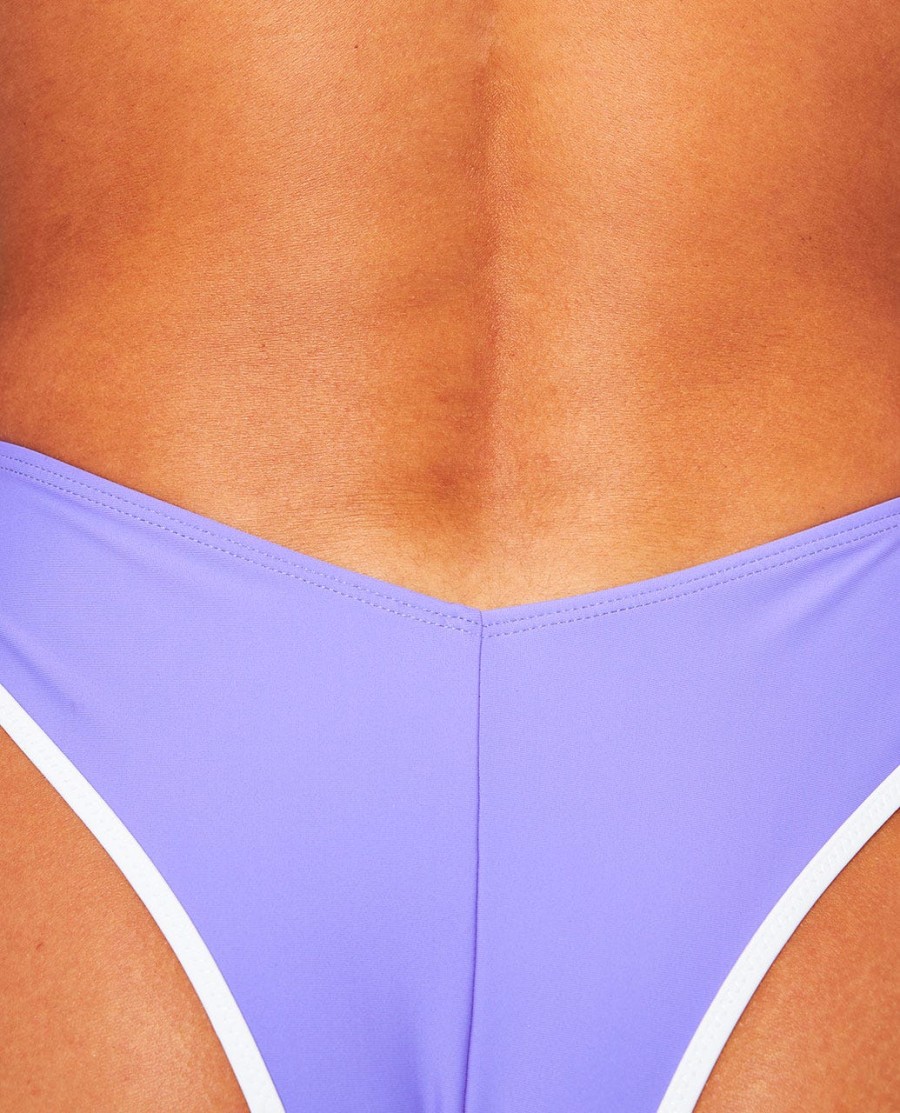 bikinibroekje met hoge beenuitsnijding en minimale bedekking