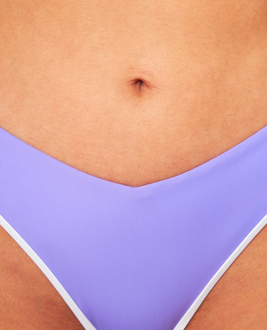 bikinibroekje met hoge beenuitsnijding en minimale bedekking