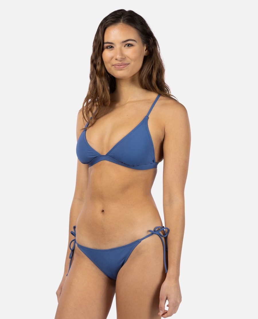 klassieke surfbikinitop met gekruiste bandjes en driehoekige bovenkant