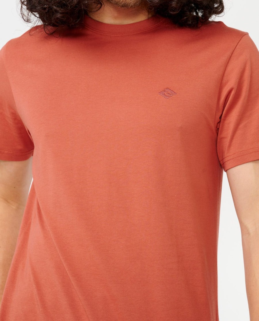t-shirt met geborduurd merklogo