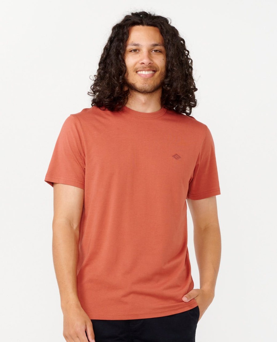 t-shirt met geborduurd merklogo