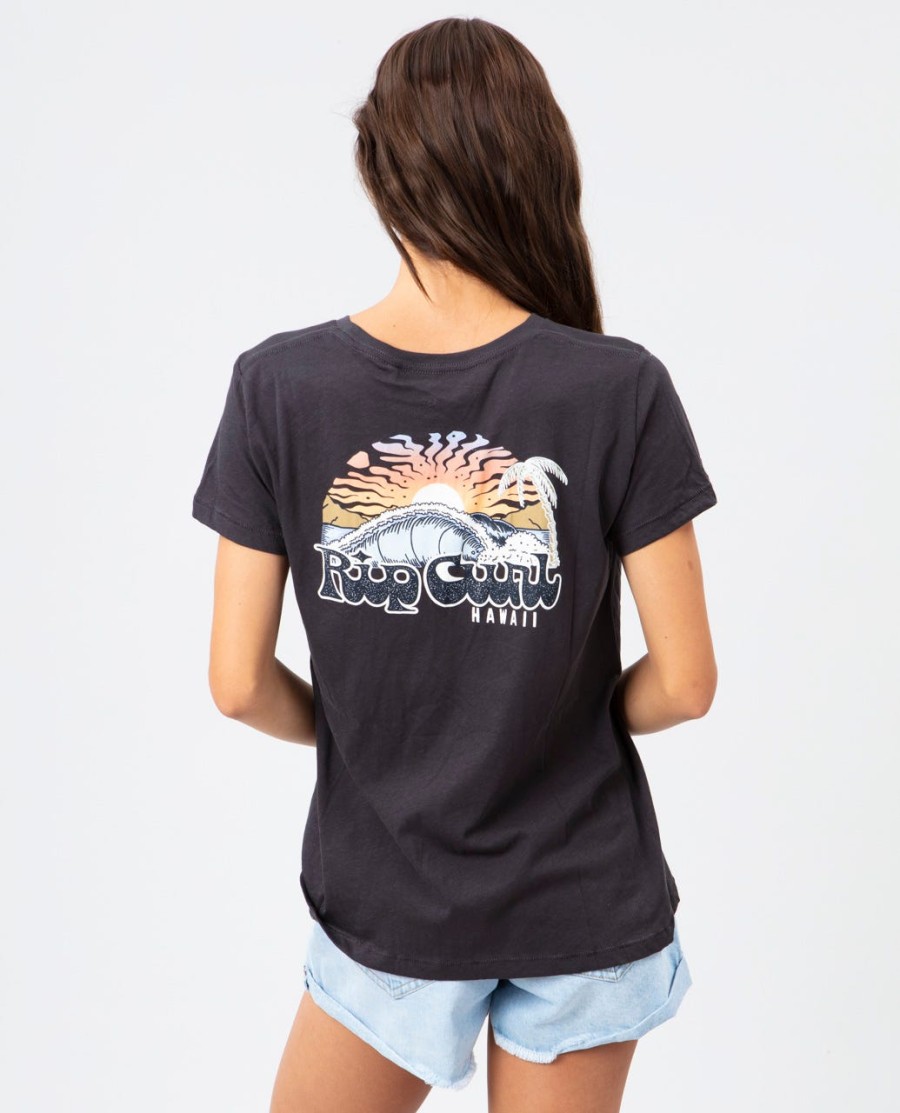 breaking waves standard t-shirt